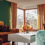 Design Architect With 2 *