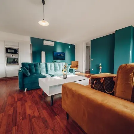 Design Architect With 2 Apartment *